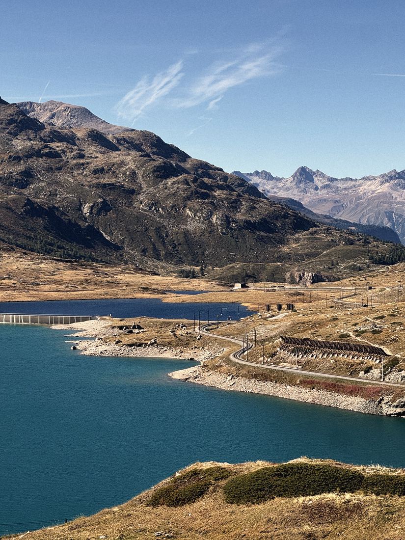 Le Lago Bianco et le Lej Nair au col de la Bernina